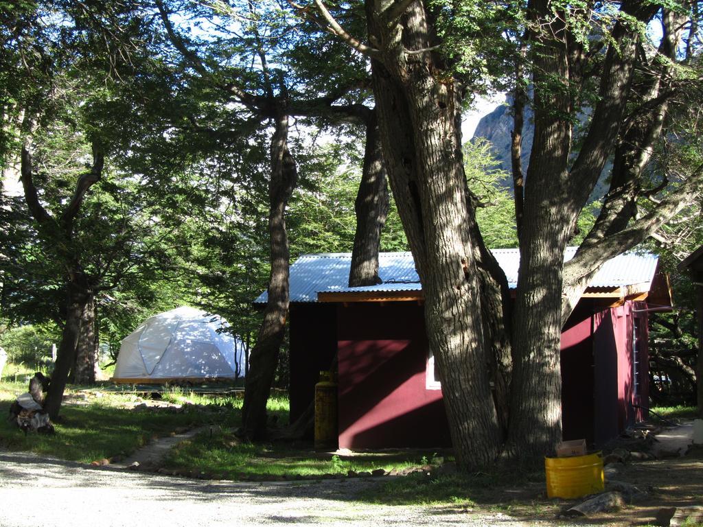 Camping Rio De Las Vueltas El Chalten Exterior photo