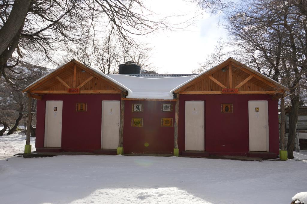 Camping Rio De Las Vueltas El Chalten Exterior photo